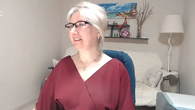 Snapshot of FleurMays chatting on March 3, 4:30 am FleurMays online show from March 3, 4:30 am