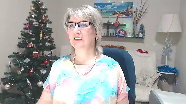 FleurMays online show from December 19, 5:32 am