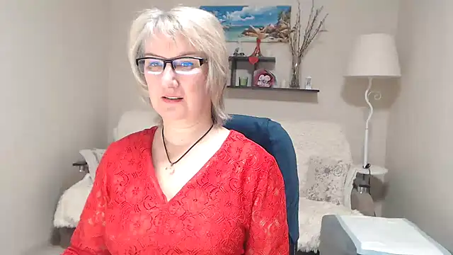 Snapshot of FleurMays chatting on February 4, 5:13 am FleurMays online show from February 4, 5:13 am