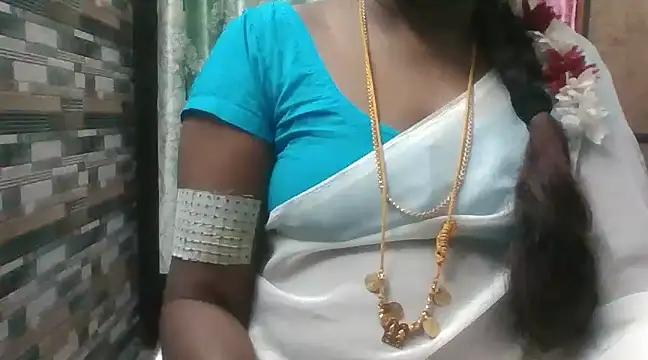 Snapshot of Hot_akshara chatting on December 4, 6:33 pm Hot akshara online show from December 4, 6:33 pm