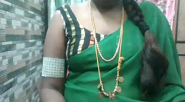 Snapshot of Hot_akshara chatting on December 4, 1:19 am Hot akshara online show from December 4, 1:19 am