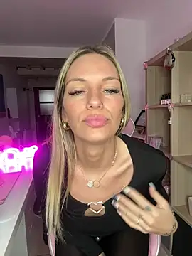 Snapshot of Lydie_off chatting on January 16, 8:11 am Lydie off online show from January 16, 8:11 am