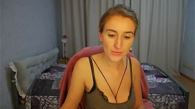 Snapshot of Sophiloren chatting on June 3, 3:39 pm Sophiloren online show from June 3, 3:39 pm