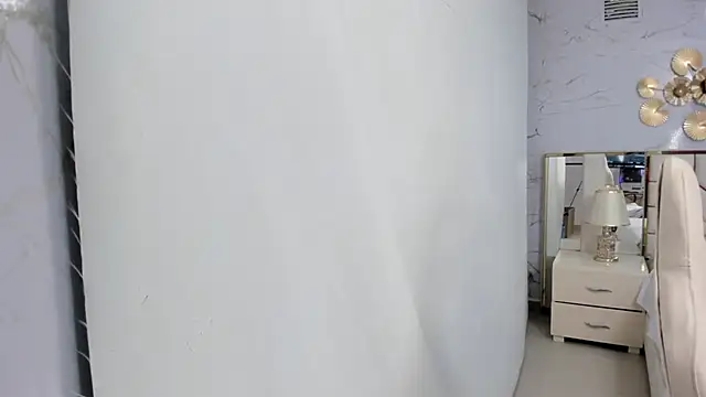 Snapshot of Leah_Sweetie chatting on September 11, 10:15 am Leah Sweetie online show from September 11, 10:15 am