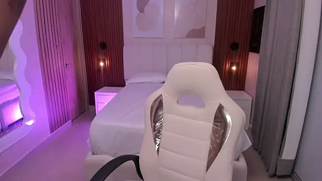 Leah Sweetie online show from October 31, 10:23 am