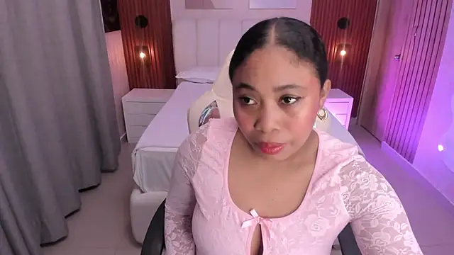 Snapshot of Leah_Sweetie chatting on October 1, 10:20 am Leah Sweetie online show from October 1, 10:20 am