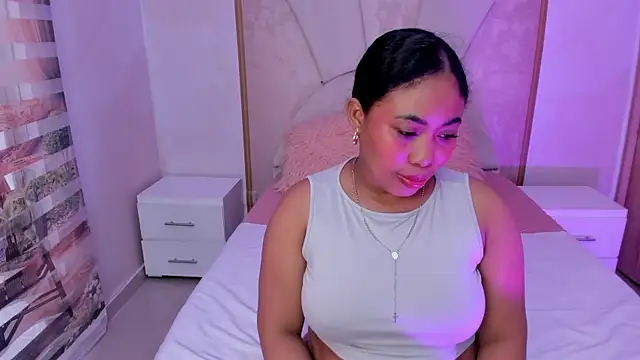 Snapshot of Leah_Sweetie chatting on March 1, 2:34 pm Leah Sweetie online show from March 1, 2:34 pm