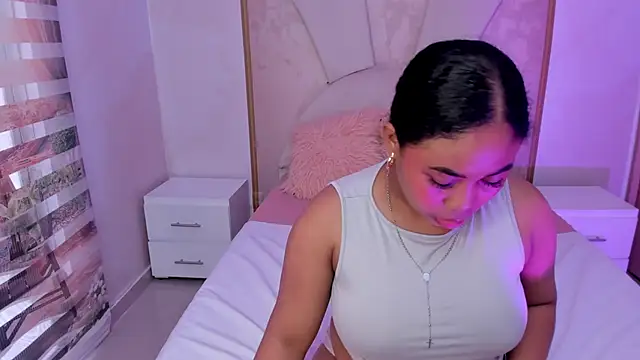 Snapshot of Leah_Sweetie chatting on March 1, 5:38 pm Leah Sweetie online show from March 1, 5:38 pm