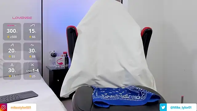 Snapshot of mike_tylor01 chatting on February 27, 6:41 pm mike tylor01 online show from February 27, 6:41 pm