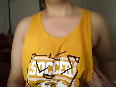 Snapshot of MakeMeCumAhh chatting on November 9, 5:39 pm MakeMeCumAhh online show from November 9, 5:39 pm