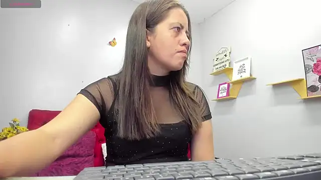 Snapshot of kathina_giraldo chatting on October 9, 12:38 pm kathina giraldo online show from October 9, 12:38 pm