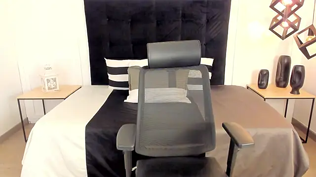 SofiaG  online show from February 6, 11:01 pm