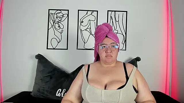 Snapshot of RubyPirsso18 chatting on November 11, 7:08 pm RubyPirsso18 online show from November 11, 7:08 pm