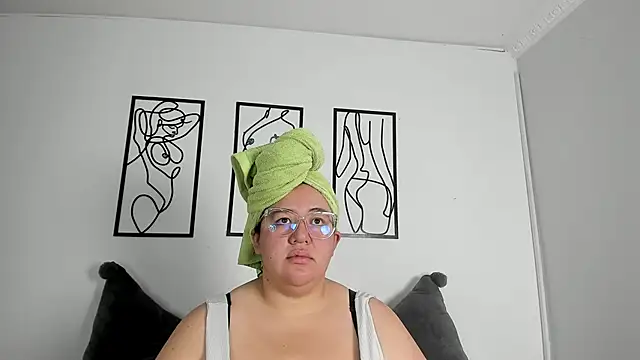 Snapshot of RubyPirsso18 chatting on November 28, 7:25 pm RubyPirsso18 online show from November 28, 7:25 pm