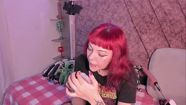 Snapshot of Sarah-Stoner chatting on November 24, 9:37 pm Sarah-Stoner online show from November 24, 9:37 pm