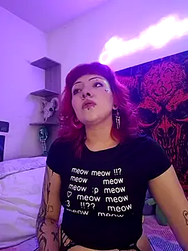 Snapshot of Sarah-Stoner chatting on June 21, 12:16 am Sarah-Stoner online show from June 21, 12:16 am