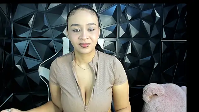 Snapshot of HelueHorny13 chatting on January 10, 4:24 pm HelueHorny13 online show from January 10, 4:24 pm