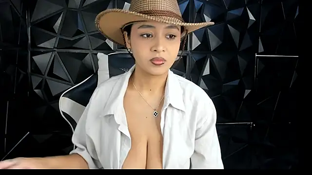 Snapshot of HelueHorny13 chatting on November 3, 6:07 am HelueHorny13 online show from November 3, 6:07 am