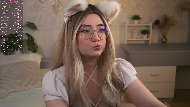 Oliiloli online show from February 10, 9:36 pm