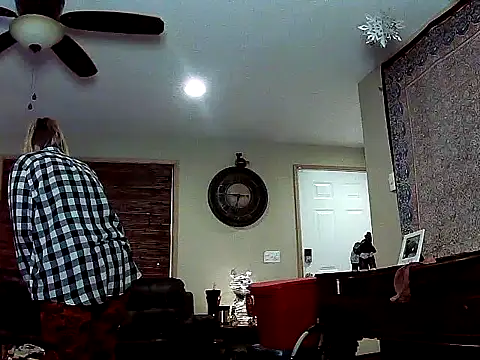 Snapshot of lilyhornyhousewife chatting on December 3, 11:40 am lilyhornyhousewife online show from December 3, 11:40 am