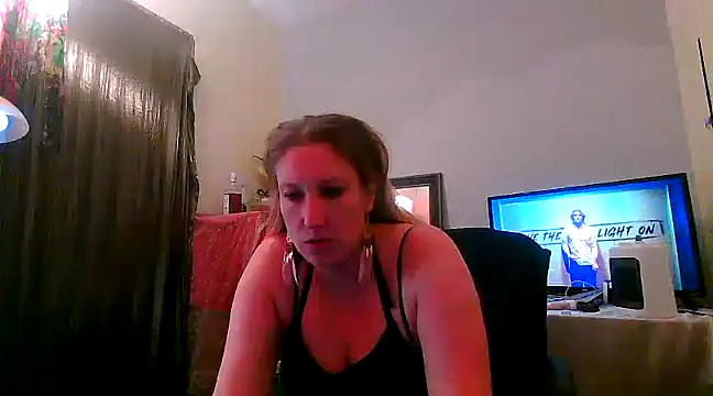 Snapshot of lilyhornyhousewife chatting on March 18, 8:06 am lilyhornyhousewife online show from March 18, 8:06 am