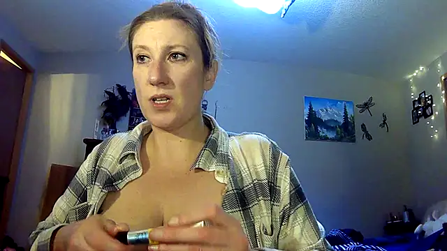 Snapshot of lilyhornyhousewife chatting on January 31, 11:13 am lilyhornyhousewife online show from January 31, 11:13 am