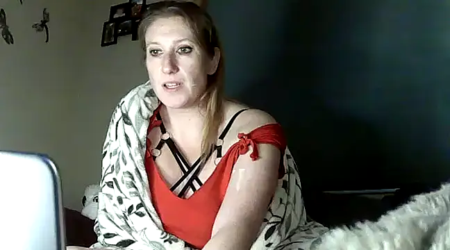 Snapshot of lilyhornyhousewife chatting on December 23, 12:41 pm lilyhornyhousewife online show from December 23, 12:41 pm