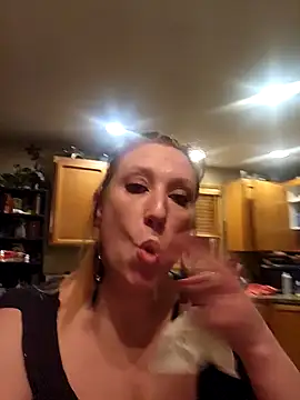 Snapshot of lilyhornyhousewife chatting on January 19, 12:39 pm lilyhornyhousewife online show from January 19, 12:39 pm