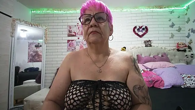 Snapshot of maturehot_65 chatting on June 5, 10:15 pm maturehot 65 online show from June 5, 10:15 pm