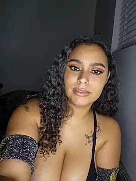 Snapshot of cinnaminnie chatting on January 10, 1:01 am cinnaminnie online show from January 10, 1:01 am