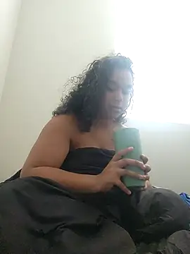 Snapshot of cinnaminnie chatting on December 15, 9:31 pm cinnaminnie online show from December 15, 9:31 pm