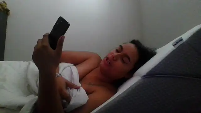 Snapshot of cinnaminnie chatting on November 14, 3:37 pm cinnaminnie online show from November 14, 3:37 pm