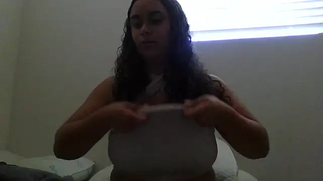 cinnaminnie online show from October 16, 4:37 pm