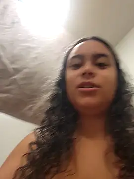 Snapshot of cinnaminnie chatting on February 1, 7:01 pm cinnaminnie online show from February 1, 7:01 pm