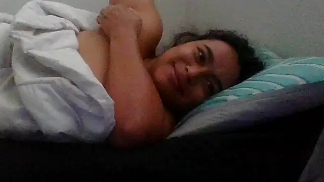 Snapshot of cinnaminnie chatting on November 18, 5:16 pm cinnaminnie online show from November 18, 5:16 pm