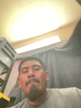 twohightwonut805 online show from October 26, 6:08 pm