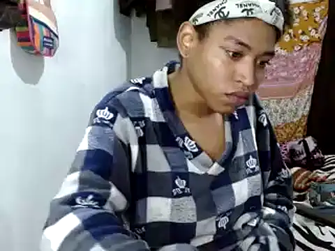 Snapshot of miriam775 chatting on March 14, 11:23 am miriam775 online show from March 14, 11:23 am
