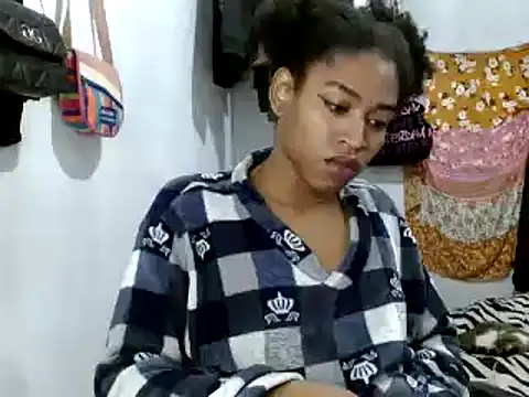 Snapshot of miriam775 chatting on March 13, 11:19 am miriam775 online show from March 13, 11:19 am