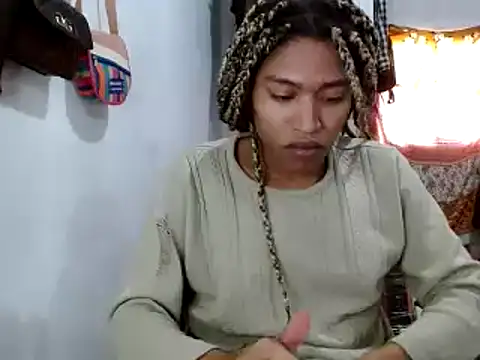 Snapshot of miriam775 chatting on February 24, 3:42 pm miriam775 online show from February 24, 3:42 pm