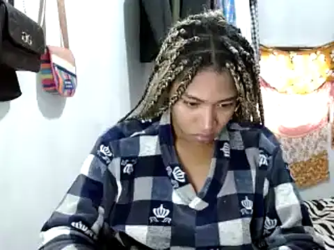 Snapshot of miriam775 chatting on February 8, 1:11 pm miriam775 online show from February 8, 1:11 pm