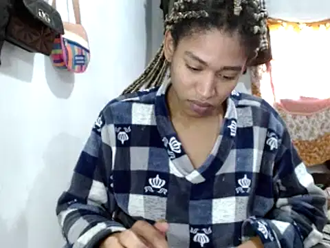Snapshot of miriam775 chatting on February 25, 5:30 pm miriam775 online show from February 25, 5:30 pm
