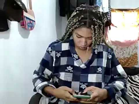 Snapshot of miriam775 chatting on February 17, 1:00 pm miriam775 online show from February 17, 1:00 pm