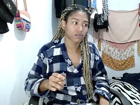 Snapshot of miriam775 chatting on February 14, 1:34 am miriam775 online show from February 14, 1:34 am