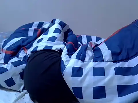 Snapshot of Just_Karu chatting on November 17, 12:25 am Just Karu online show from November 17, 12:25 am