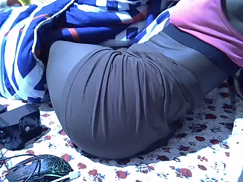 Snapshot of Just_Karu chatting on November 6, 1:20 am Just Karu online show from November 6, 1:20 am