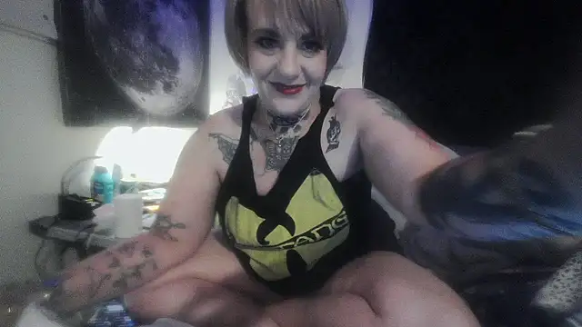 Hunniebunnie78 online show from June 27, 1:44 am