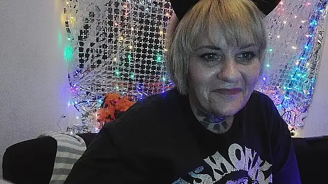 Hunniebunnie78 online show from July 19, 2:31 am
