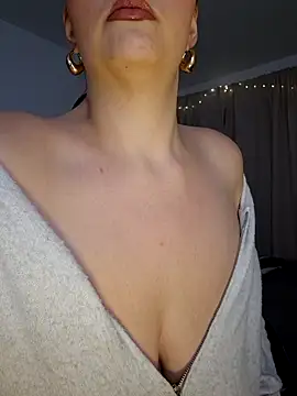 Jujuicy 97 online show from December 5, 6:39 pm