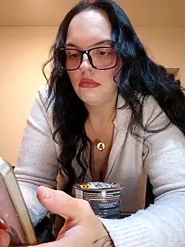 Jujuicy 97 online show from December 3, 6:40 pm