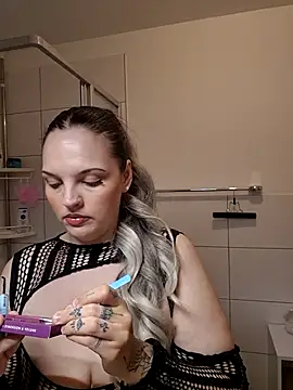 Jujuicy 97 online show from February 5, 6:04 pm